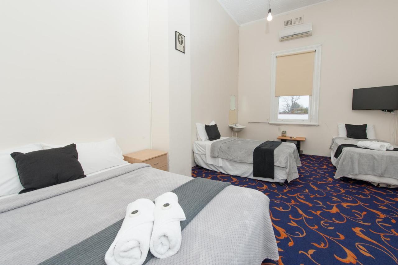 Riverina Hotel Холбрук Экстерьер фото